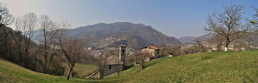 Dalla chiesetta di S. Antonio bella vista verso Zogno e dintorni